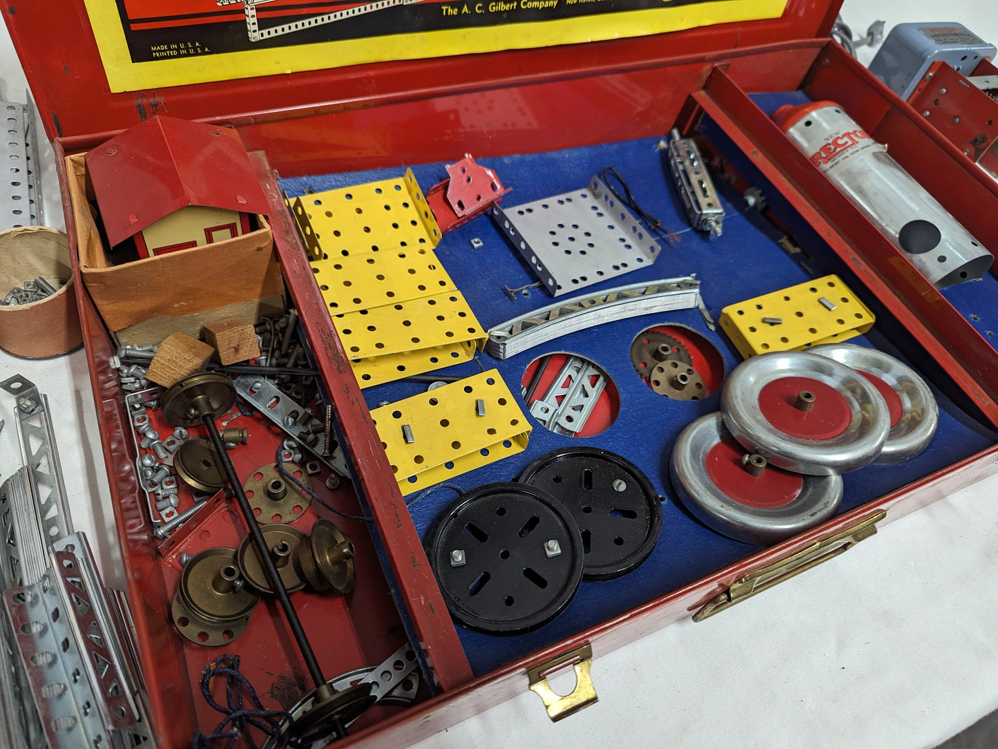 1951 Erector Set Tool and Toy Kit w Red Metal Case and Paperwork 5169364