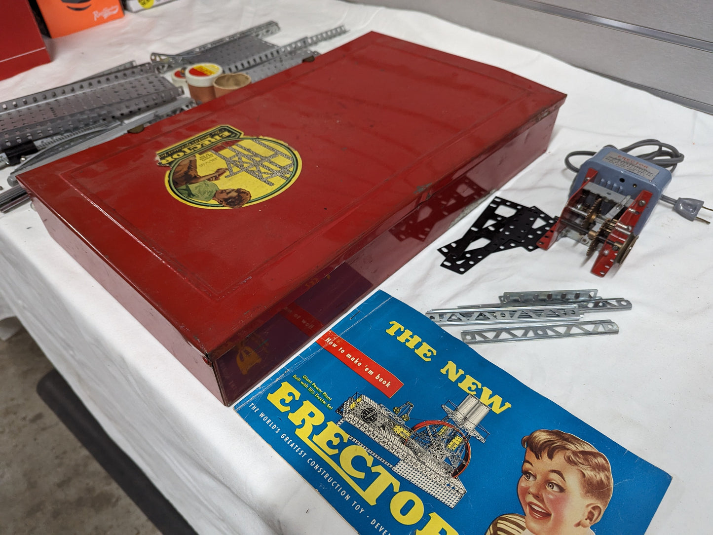 1951 Erector Set Tool and Toy Kit w Red Metal Case and Paperwork 5169364