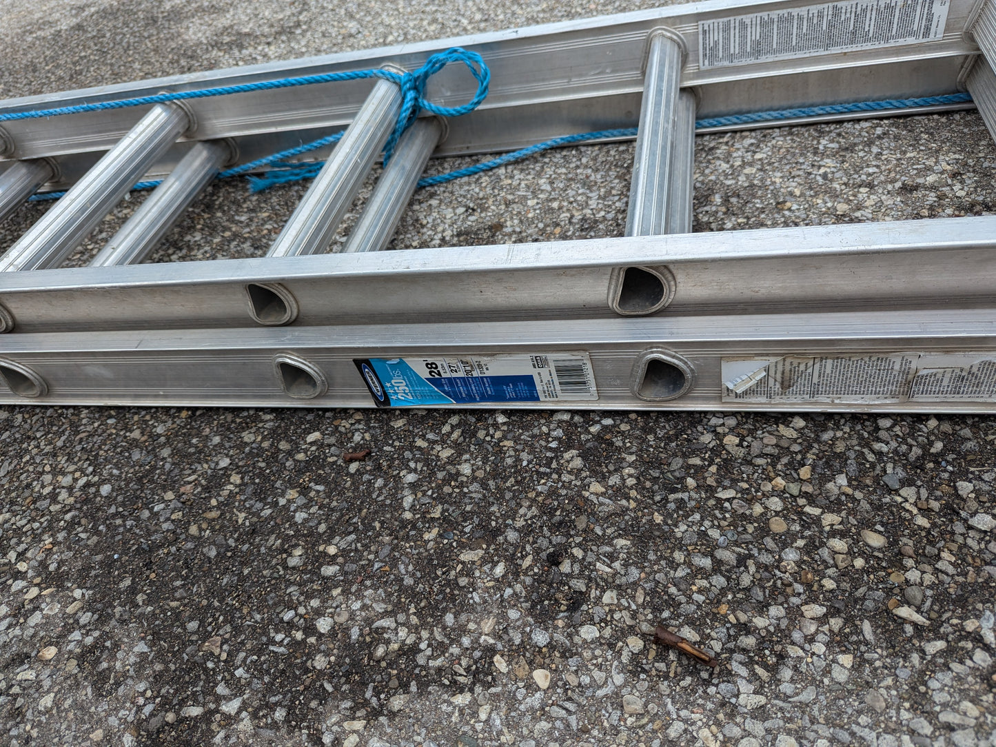 Werner 28 foot extension ladder 250 lbs. 5169595