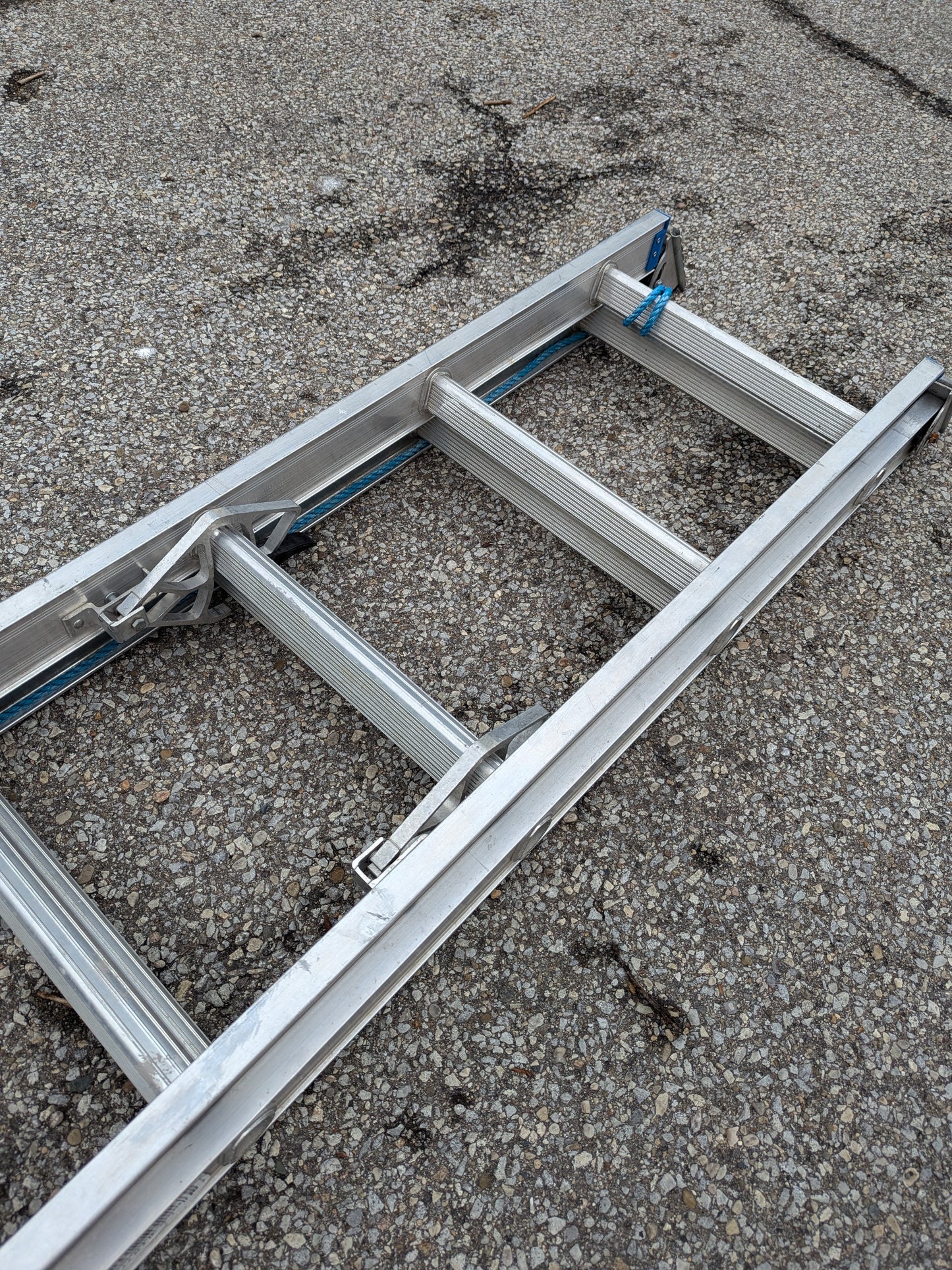 Werner 28 foot extension ladder 250 lbs. 5169595