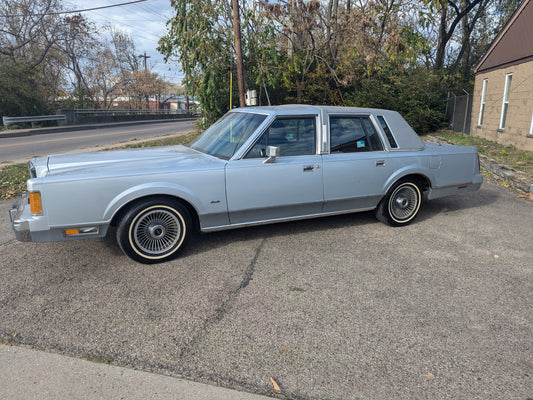 1989 Lincoln Town Car - EXCELLENT Condition